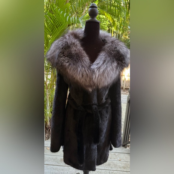 Mink Fur Coat with Silver Fox Hood – Black – Excellent Condition - Picture 5 of 16
